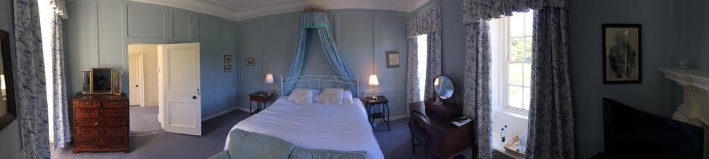 ทรีรีฟ เฮาส์ Hotel เพนแซนซ์ ภายนอก รูปภาพ
